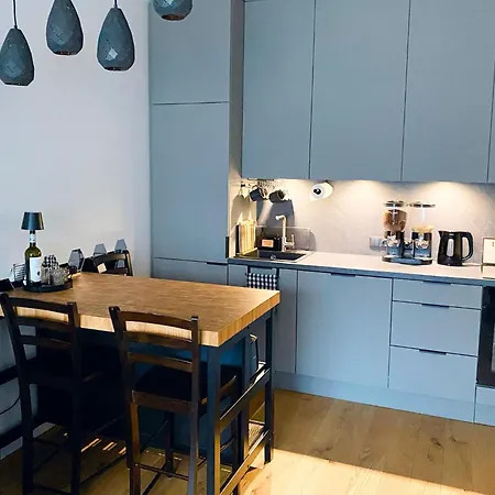Apartment Cozy With Terrace Peetri
